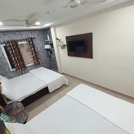 Treebo Yatri Grah Kshipra T Hotel อุจเจน ภายนอก รูปภาพ