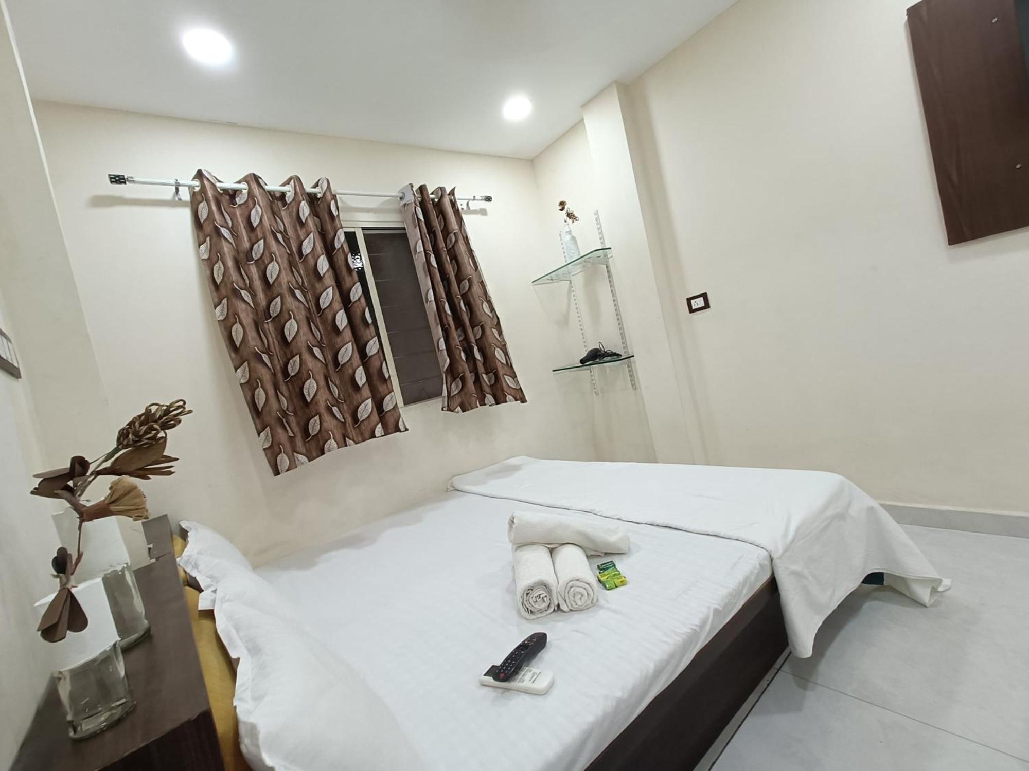 Treebo Yatri Grah Kshipra T Hotel อุจเจน ภายนอก รูปภาพ