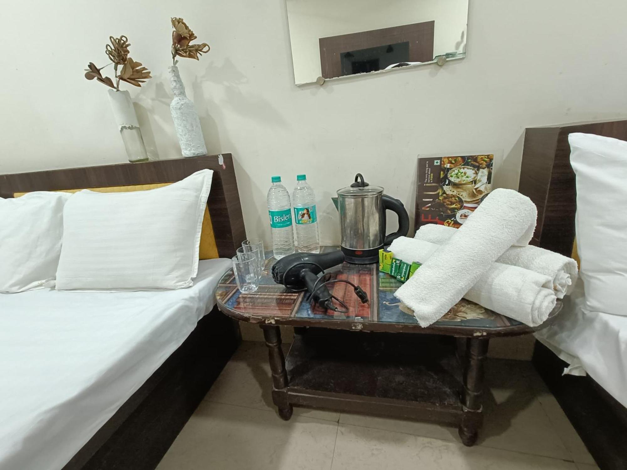 Treebo Yatri Grah Kshipra T Hotel อุจเจน ภายนอก รูปภาพ