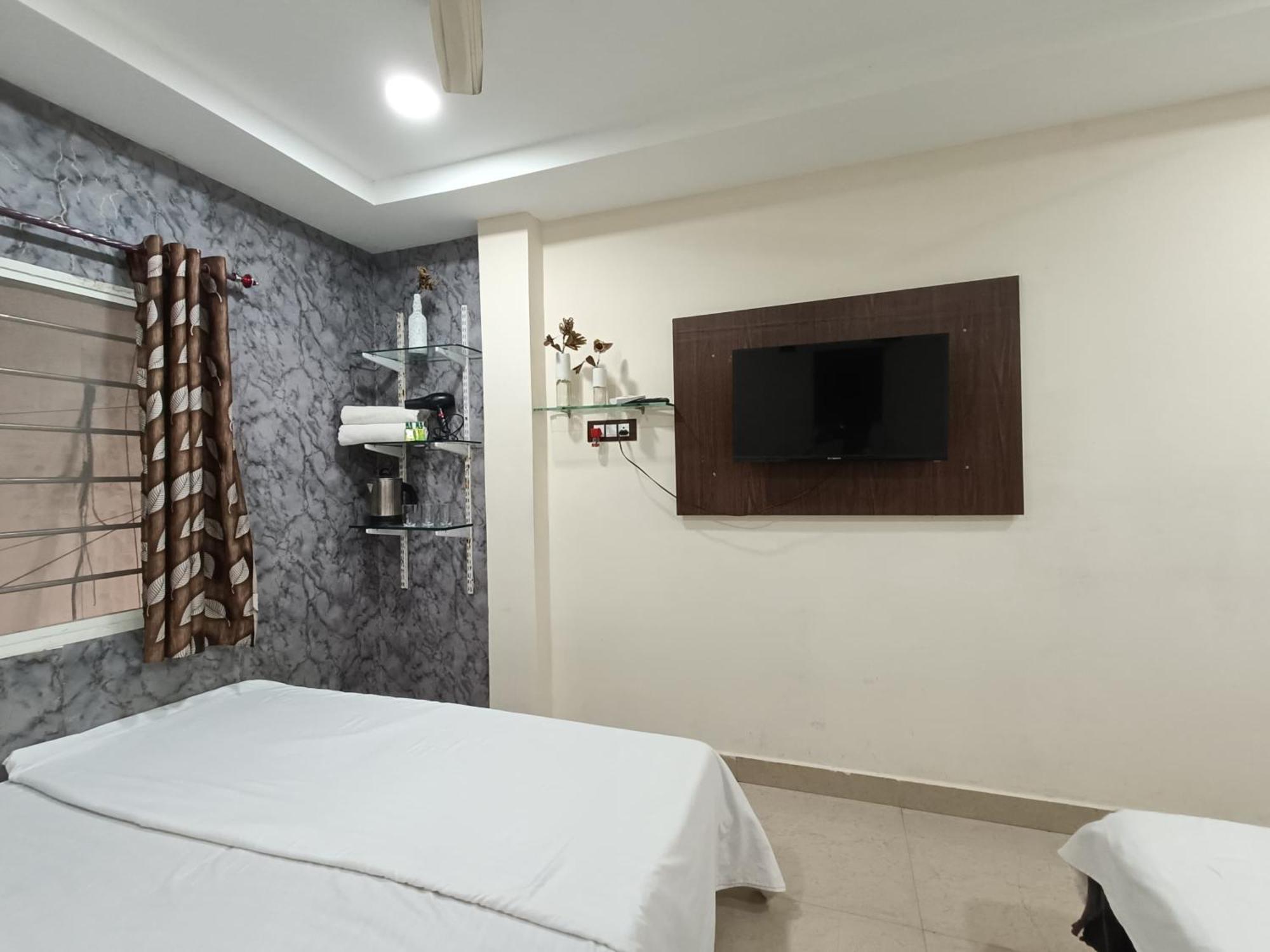 Treebo Yatri Grah Kshipra T Hotel อุจเจน ภายนอก รูปภาพ