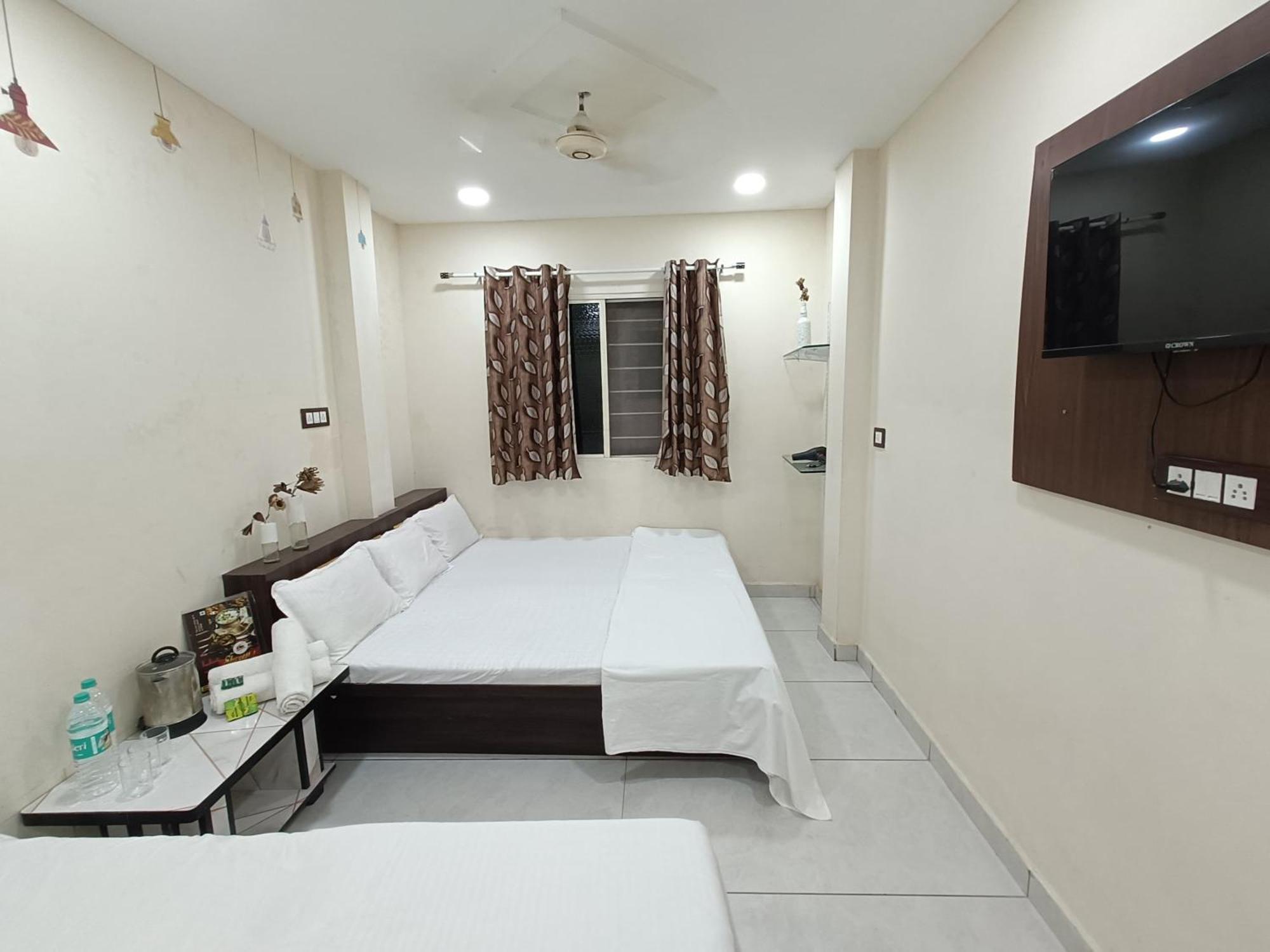 Treebo Yatri Grah Kshipra T Hotel อุจเจน ภายนอก รูปภาพ