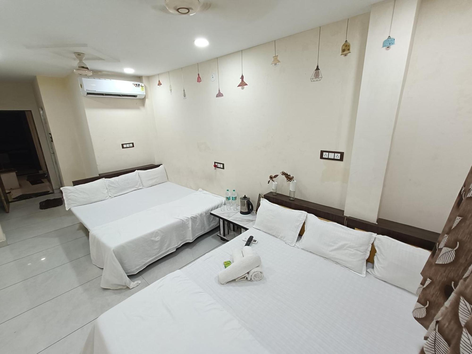 Treebo Yatri Grah Kshipra T Hotel อุจเจน ภายนอก รูปภาพ