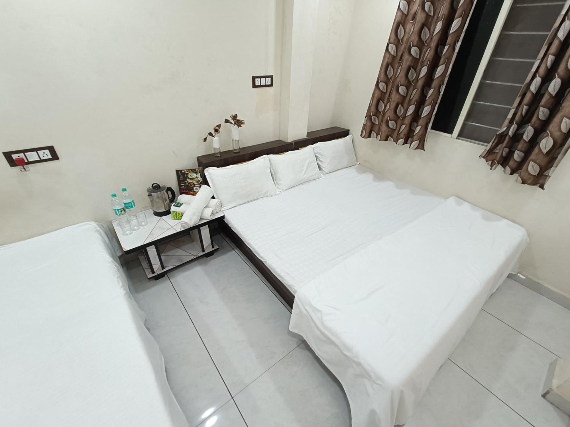 Treebo Yatri Grah Kshipra T Hotel อุจเจน ภายนอก รูปภาพ