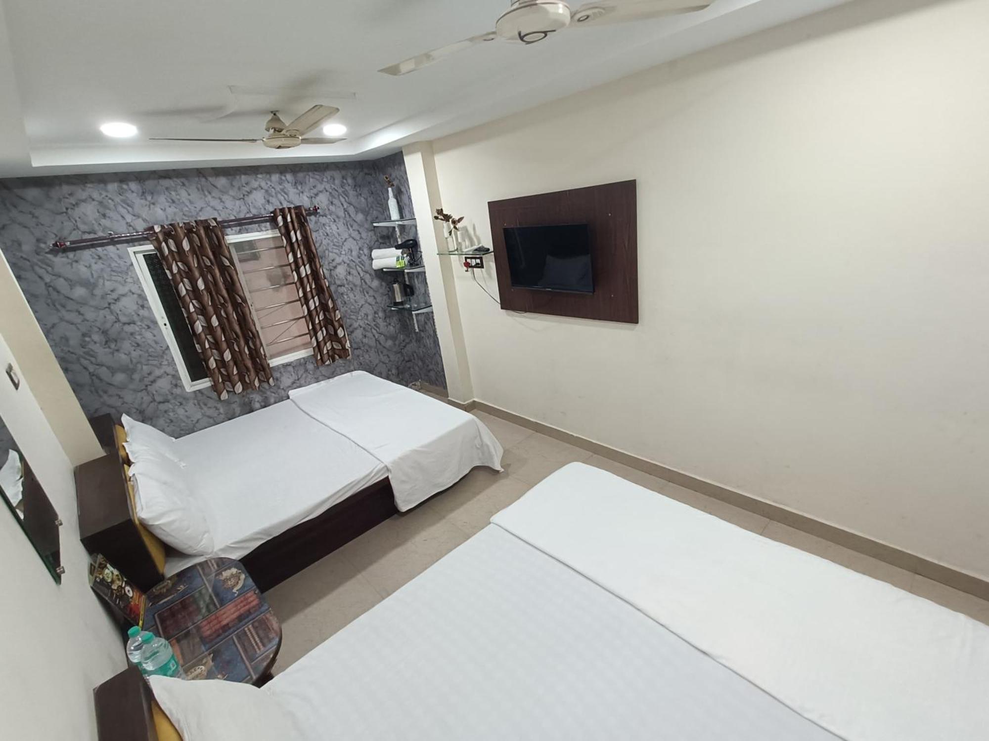 Treebo Yatri Grah Kshipra T Hotel อุจเจน ภายนอก รูปภาพ