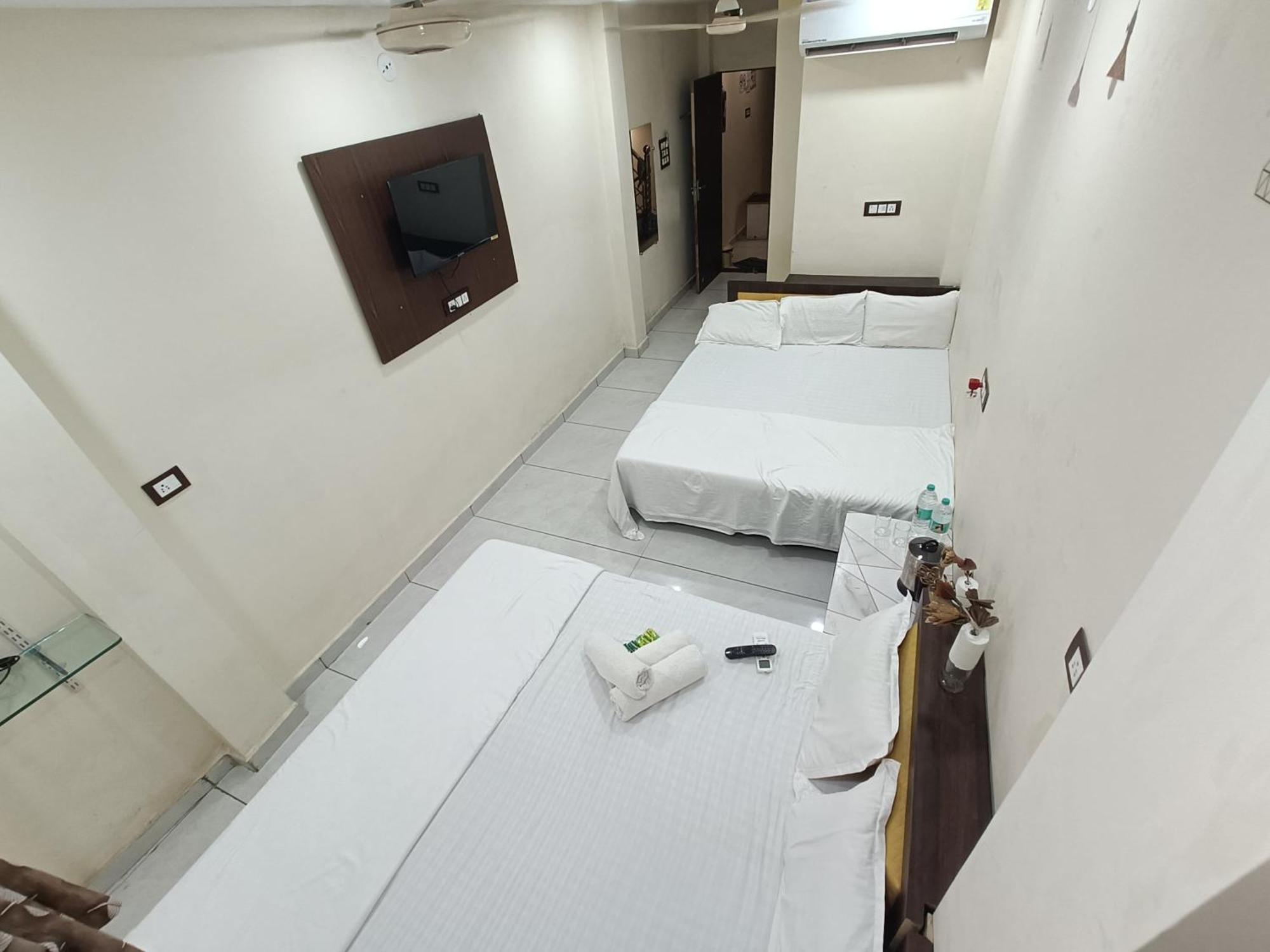 Treebo Yatri Grah Kshipra T Hotel อุจเจน ภายนอก รูปภาพ
