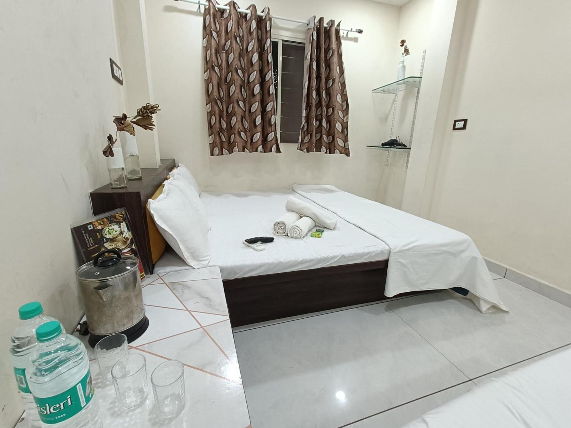 Treebo Yatri Grah Kshipra T Hotel อุจเจน ภายนอก รูปภาพ