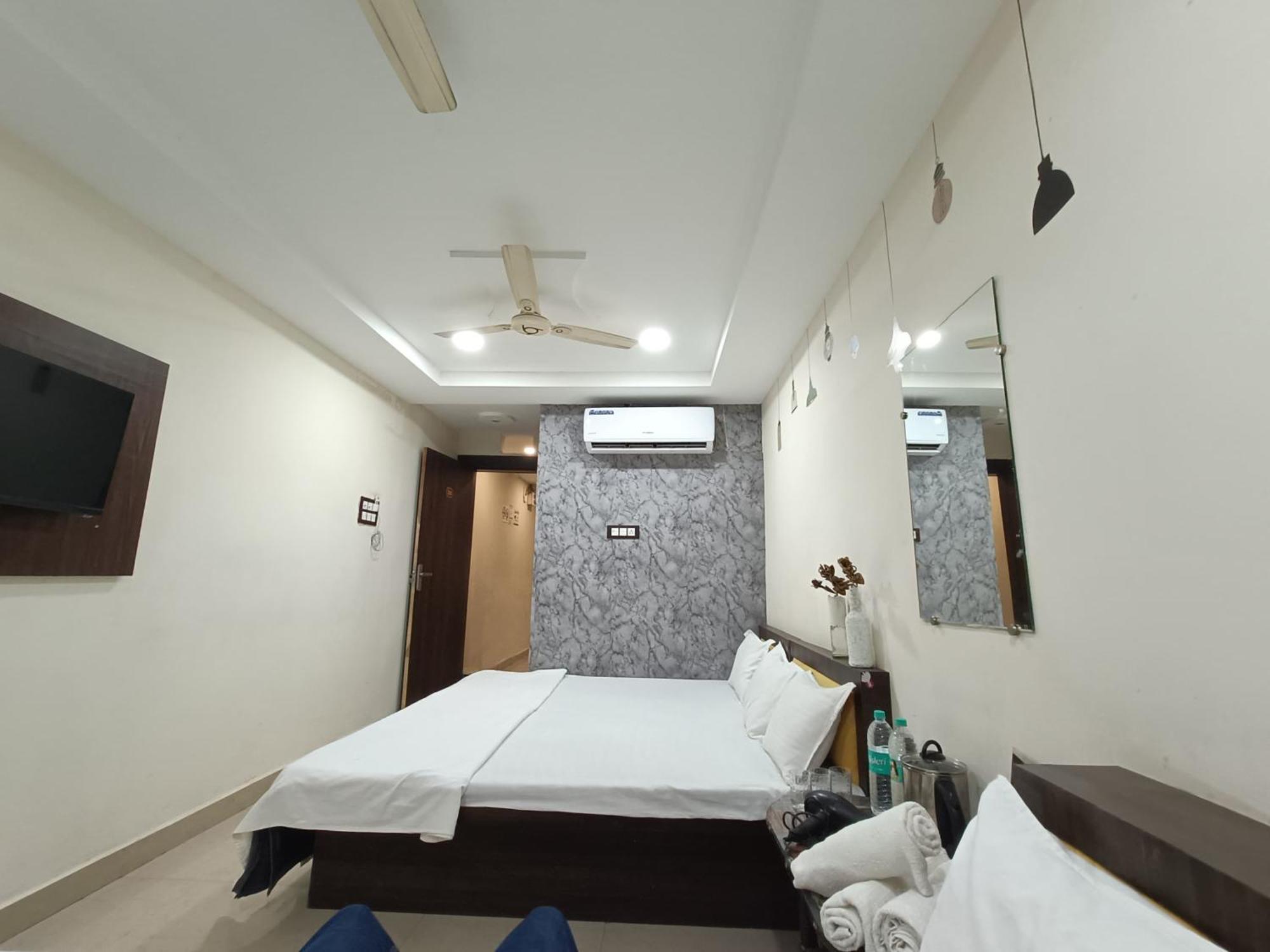 Treebo Yatri Grah Kshipra T Hotel อุจเจน ภายนอก รูปภาพ