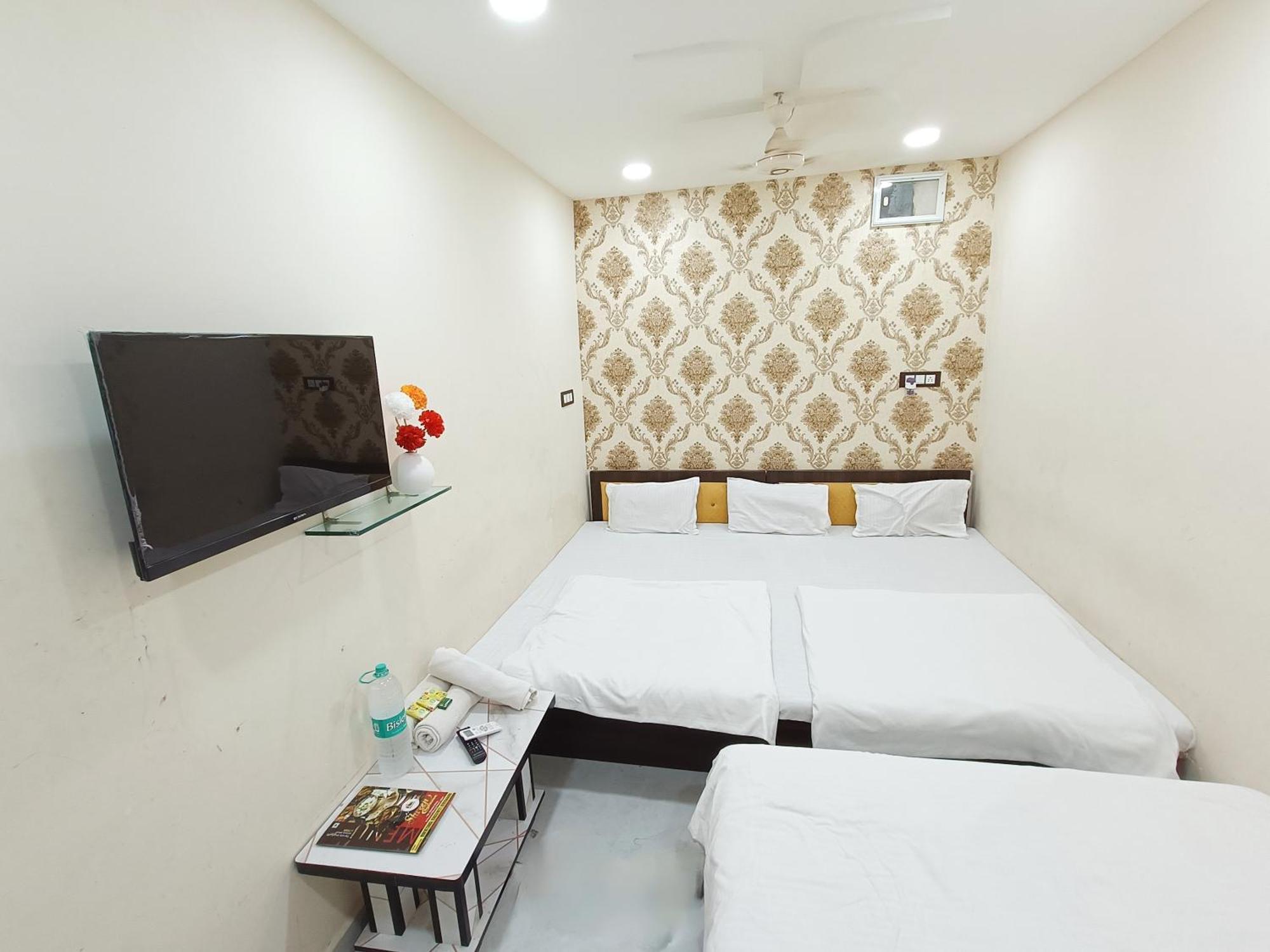 Treebo Yatri Grah Kshipra T Hotel อุจเจน ภายนอก รูปภาพ