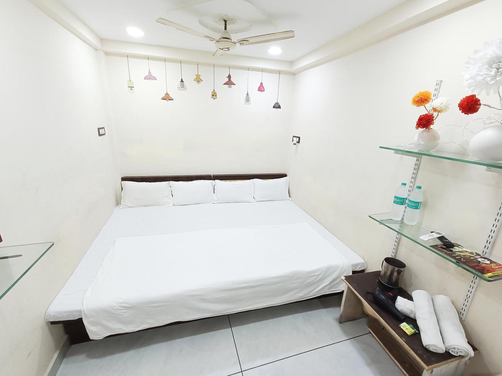 Treebo Yatri Grah Kshipra T Hotel อุจเจน ภายนอก รูปภาพ